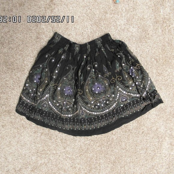Black sequence skirt - Picture 2 of 2